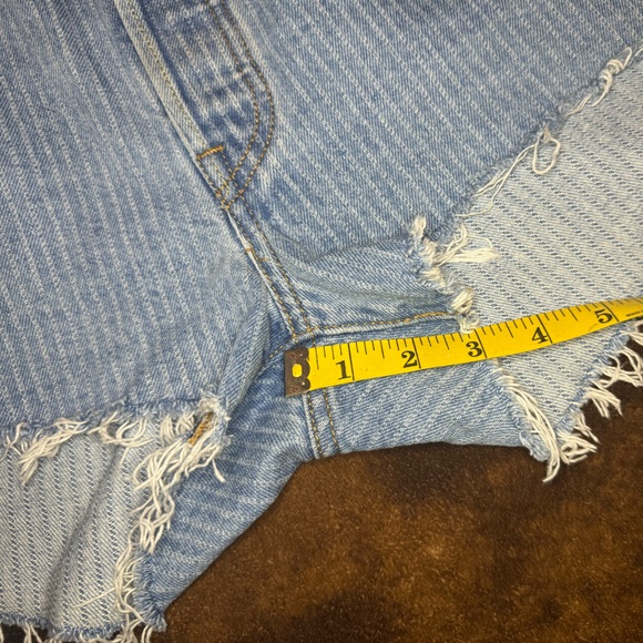 Levi cut offs - Picture 2 of 5